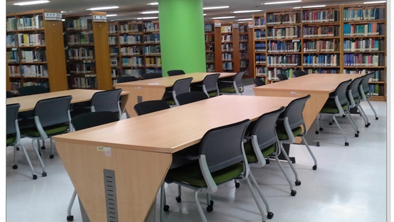 Cơ sở vật chất ở các trường cấp 3 Hàn Quốc (bàn ghế, thư viện, KTX, căng tin,...) đều có chất lượng tốt