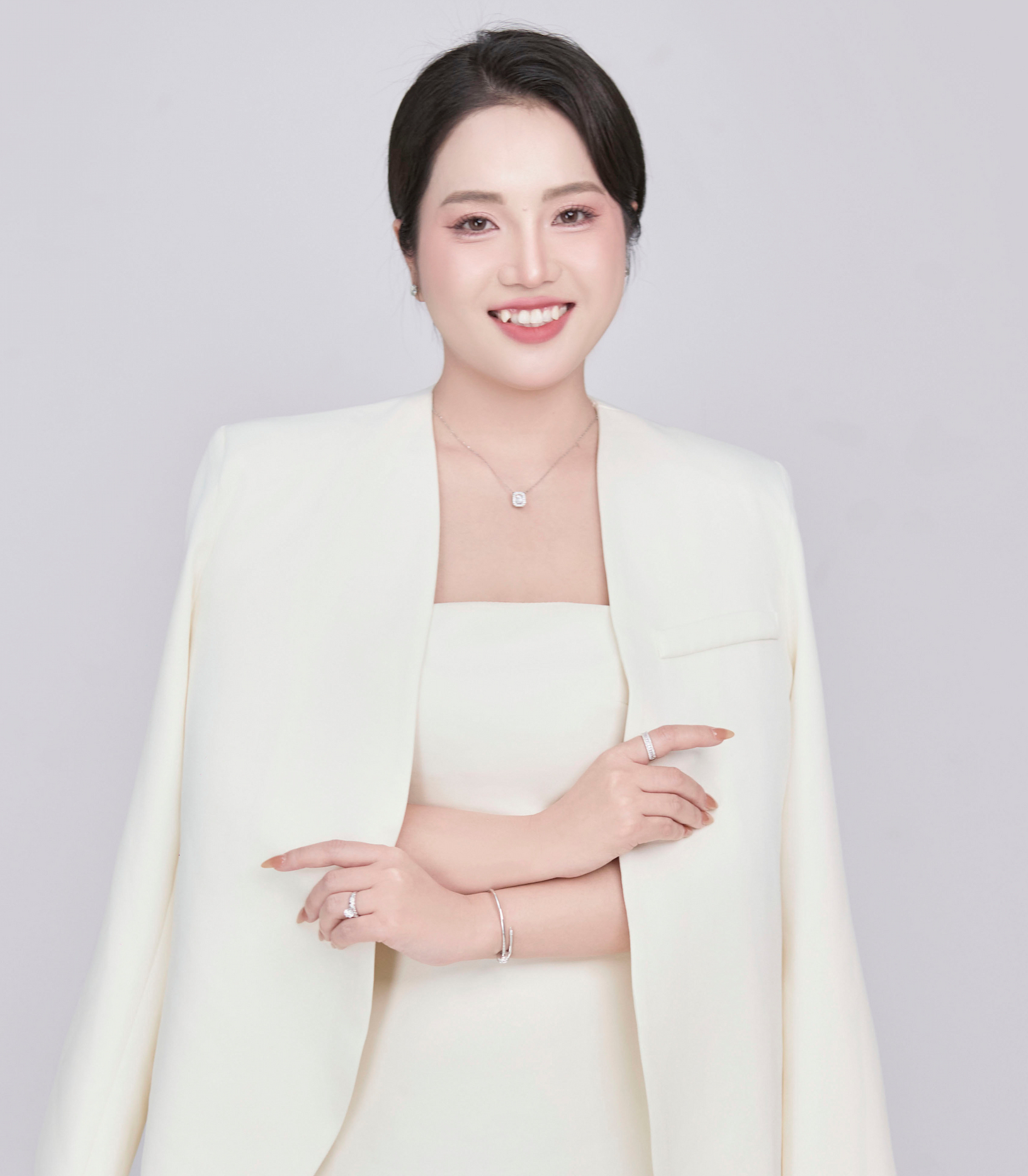 Bà Đinh Thị Phúc - Tổng giám đốc Công ty CPPT tư vấn du học PHÚC SAEM Bà Đinh Thị Phúc - Tổng giám đốc Công ty CPPT tư vấn du học PHÚC SAEM